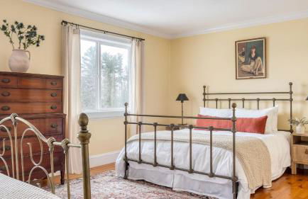 Historic & Secluded Estate on the Hudson River w/ Pool Sleeps 24 River House by Avantstay - Foto 83