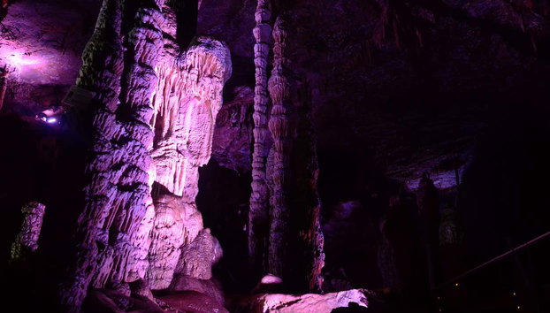 Excursão à Gruta Rei do Mato e à Gruta do Maquiné + Museu Guimarães Rosa - Foto 2, Colunas esculturais únicas da Gruta Rei do Mato
