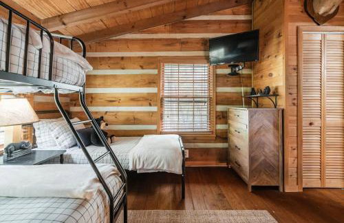 Modern Cabin with Luxury Gym, Firepit + Game Room! - Foto 50