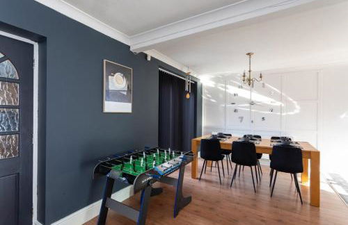 Newly Refurbed Home With Football Table Near M5 Junction 2 - Foto 20