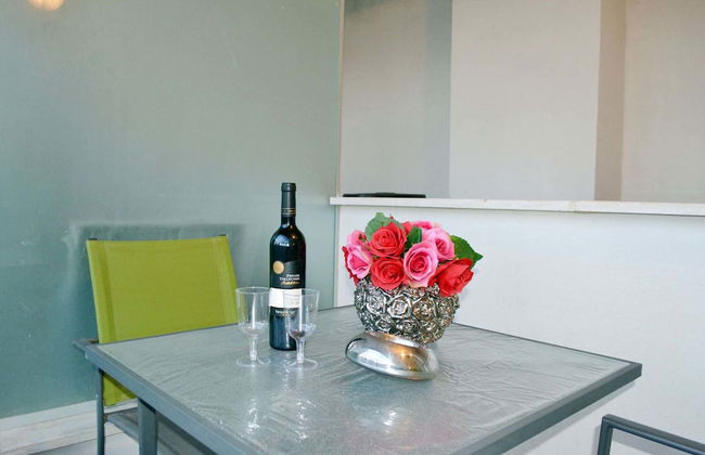 Classic 1BR in City Center near Beach by FeelHome - Photo 13