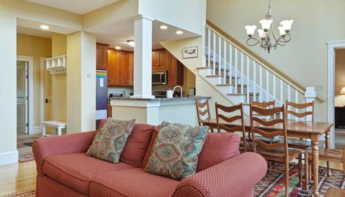 Castle Hill Condo - Photo 3