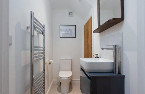 Luxurious renovated cottage with log burner - Photo 11