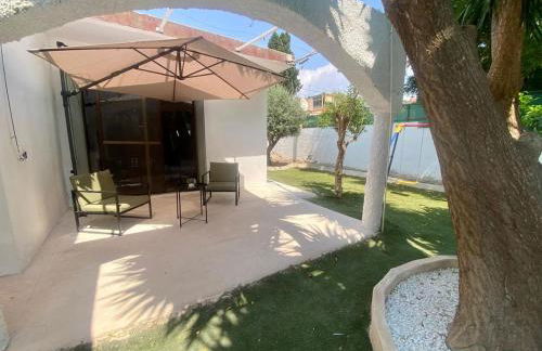 Mediterranean Villa - Private Pool , Garden & BBQ - Photo 16