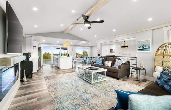 Cozy and Modern Oceanview Cottage With hot Tub - Photo 5