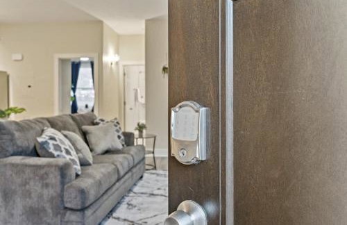 Upscale 2BR suite With Free Parking and Walkable Area - Foto 29