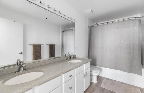 Modern Historic Loft 19ft Ceilings, Gym, Heated Parking, Skyline Views, Balcony - Foto 37