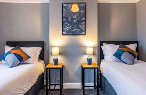 Lovely 4BDR home- Off street parking sleeps 7 - Foto 29