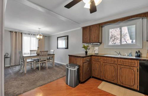 Family Fun Pool Central Airport - Photo 13