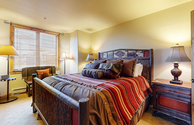 Torian Plum Condominiums - Foto 28