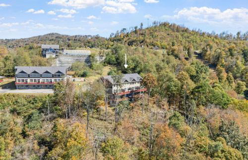 Wolf's Den~Views~Hot Tub~Home Theater~Hatley Ski! - Foto 62