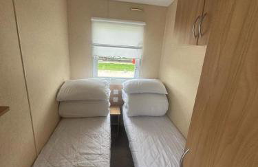 3 Bed Caravan - Sleeps 8 - Pets - Parking - Foto 23