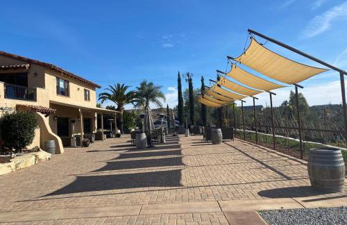 Casita Vino Dog-Friendly Vineyard Retreat & Stay - Photo 7