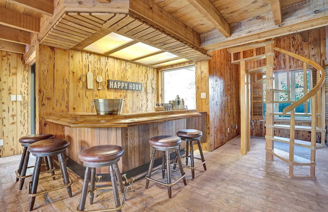 8BR Gem With Pool, Lake View & Tons of Amenities! - Foto 75