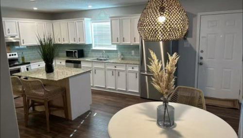 Cozy 2BR with King Bed 3 min to Beach - Foto 3