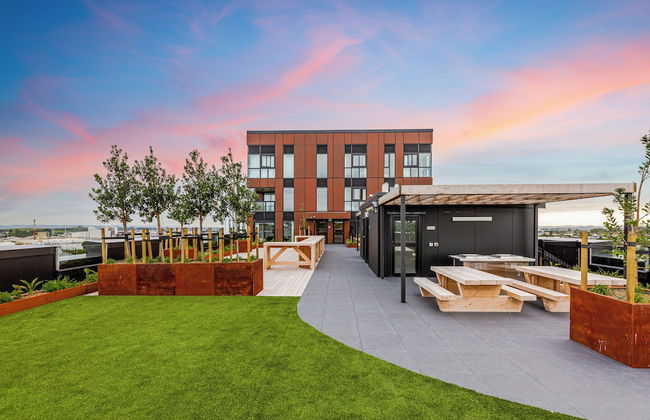 Stunning Ellerslie Apartment + Private Balcony! - Foto 15