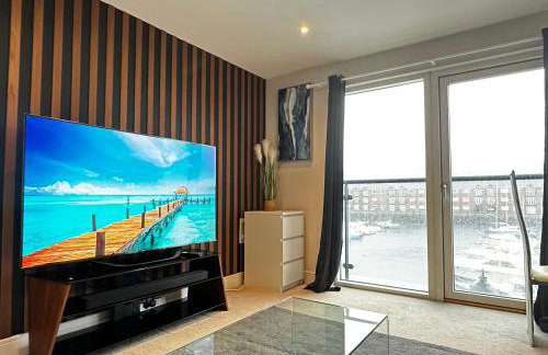 Beach Side APT with Home Cinema - Photo 13