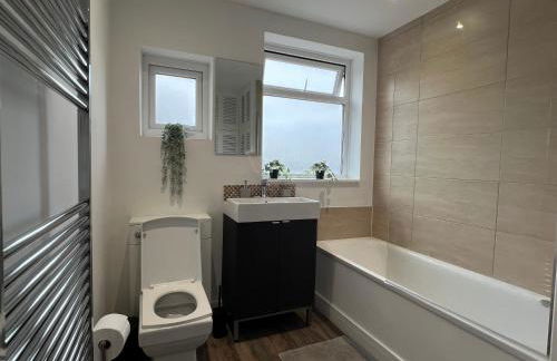 3 Bedroom modern house 15 min to tube, shops near by - Foto 8