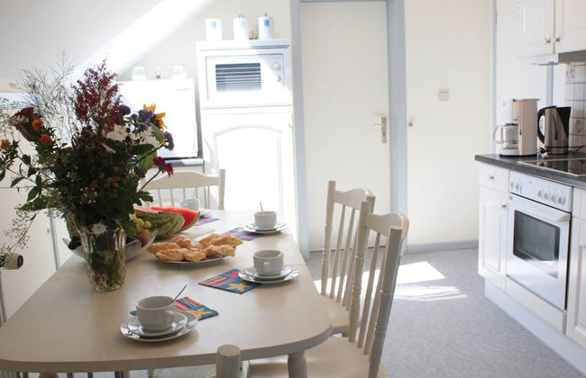 Modern Stay With Hot Tub - Photo 4