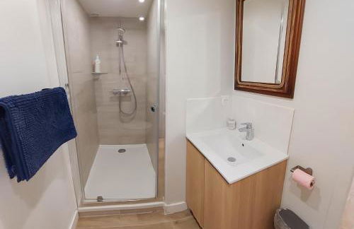 La Coquille Séjour en Duo Confort Maisonnette de bourg à Ouistreham - Situation idéale commerces & plage - Wifi et linge inclus - Photo 3