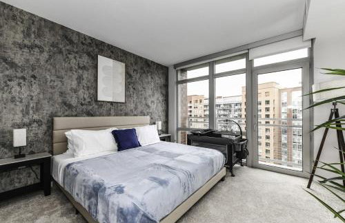 Stylish 2BR Retreat Gym Parkng and Scenic Rooftop - Foto 18