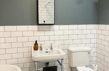 The Harborne Home opposite QE hospital & Birmingham university - Photo 19