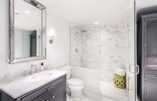 Bull Path Manor by Rove Travel - Luxe Home with Pool & Hot Tub - Foto 18