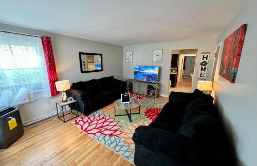 Red Ruby Spacious 2 Bedroom Apt 10 Minutes to Dwntwn - Foto 1