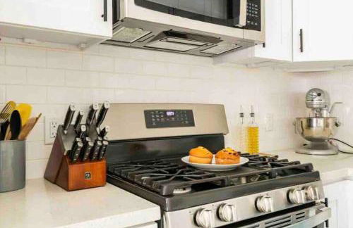 Black and White Retreat 8min to downtown - Foto 4