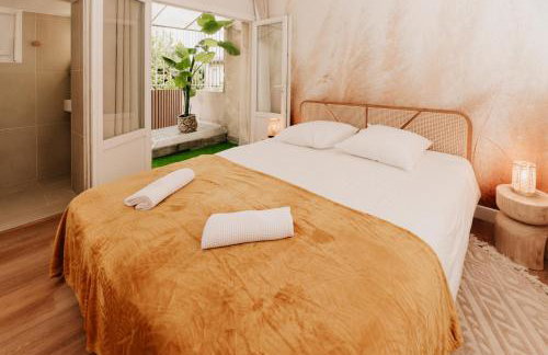 Spacious 5-Bedroom Home with Terrace, Air Conditioning and Parking - Photo 4