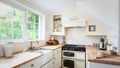 Spacious 3 Bed Cottage Near Beaches - Foto 5, stove, pet friendly, toaster