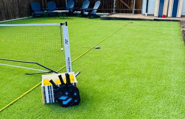 Stunning Lake House with a Pool and Hot Tub - Photo 22