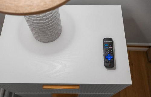 Entire Private Home with 4 Bedrooms 2 Bathrooms, Pool, View, 4 Parking, King Bed, Big Yard, Available Now - Foto 67