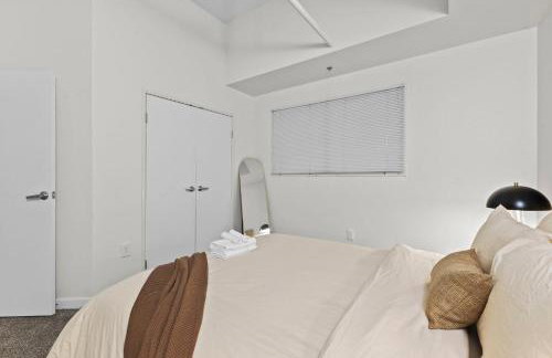 Indy Urban Nest - Sleeps 8 - Skywalk Access - Convention Center - Stadium - Foto 8