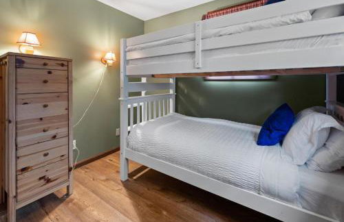 Relaxing Pocono Stay Near Lake with Hot Tub & BBQ - Foto 33