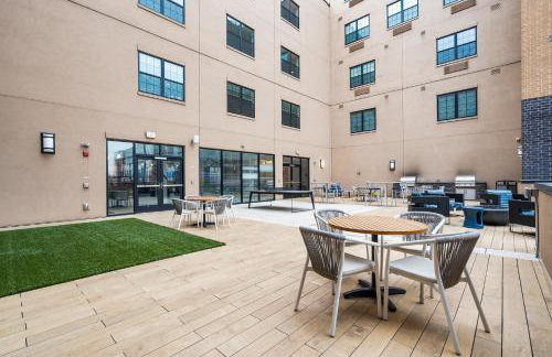 Modern 2BR 2BA Condo Sleeps 8 with Gym Laundry 20 Min to NYC - Foto 56