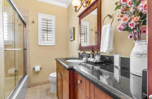 Walk to The Ave- Heated Pool, Spa, Golden Tee and Putting Green - mins to Beach- by Maven Vacation Rentals - Foto 31