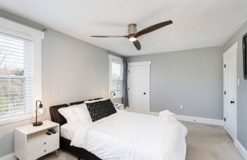 Modern 3BR w Yard Garage - Photo 19