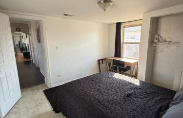 Free Parking! Private Rooftop! 3bd near downtown! - Photo 9