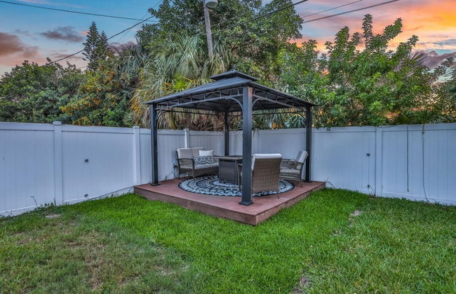 Kiss the Wave - Spacious 4BR 3BA w Pool hot tub - Foto 42