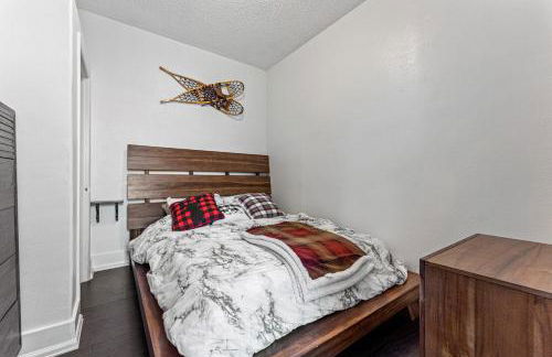 HOT TUB Firepit Pool Table Patio Cozy Downtown Denver - Foto 58