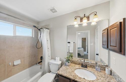 Cozy 4bdrm 3bath Home in The Woodlands - Photo 48