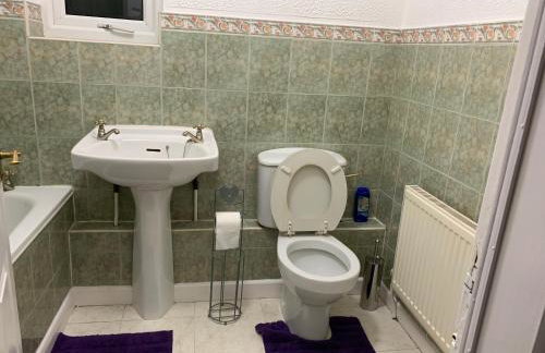 Spacious semi detached house - Photo 35