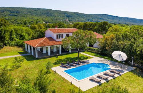 Villa Klara, beautiful and secluded villa close to the beach - Foto 1