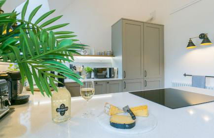 Custom Mews - Photo 21