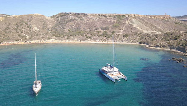 Admirando a costa de Malta