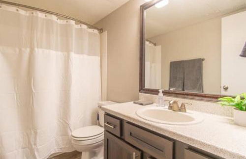 Boulevard Stays Serene 1BR King Suite with Pool Gym & Free Parking 01 - Photo 11