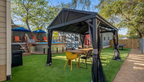 The Backyard Collective 6BR 2 Homes Pool & More - Photo 2