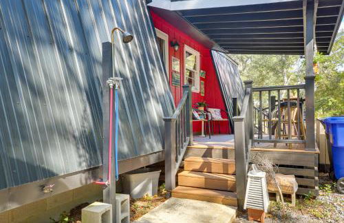 Oak Island Vacation Rental with Decks, Walk to Beach - Foto 26