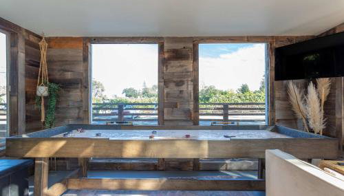 Relaxing 3BR Home with Vineyard View Rooftop Deck and Game Room - Foto 4